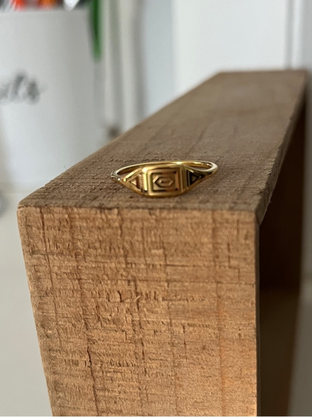 Gold plated signet ring approx sz 7